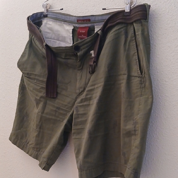Make Offer Merona Green Cargo Shorts with Textured Fabric - Picture 3 of 4